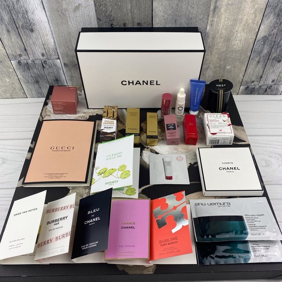 Luxury Prestige Beauty & Fragrance Mini Sample 23 Piece Set. - Picture 1 of 15